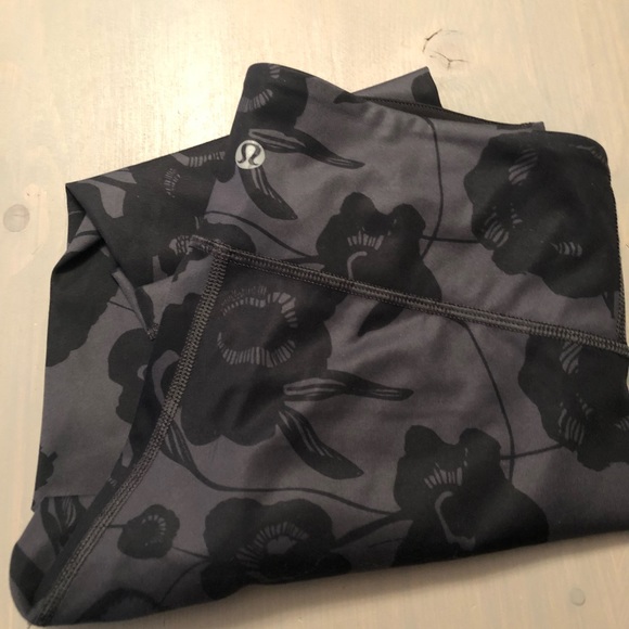 lululemon athletica Pants - Lululemon crop leggings